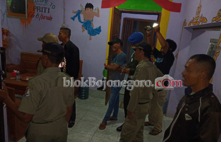 Nekat Beroperasi saat Ramadan, Kafe di Sidobandung Digerebek